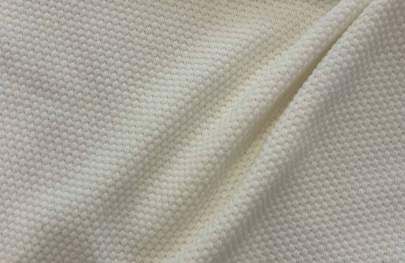 Detalle macro de la tela bugatti de 013 02: ret&iacute;cula de granos en relieve